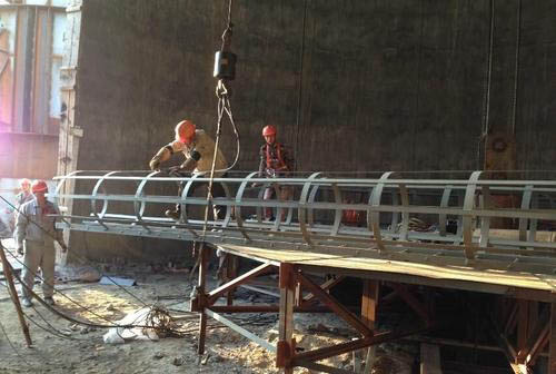 拉萨烟囱平台爬梯护网更换施工方案