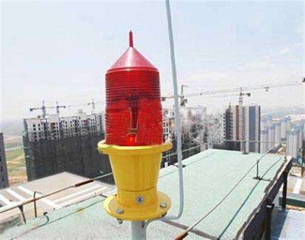 武汉烟囱航空障碍灯太阳能板和蓄电池的关系