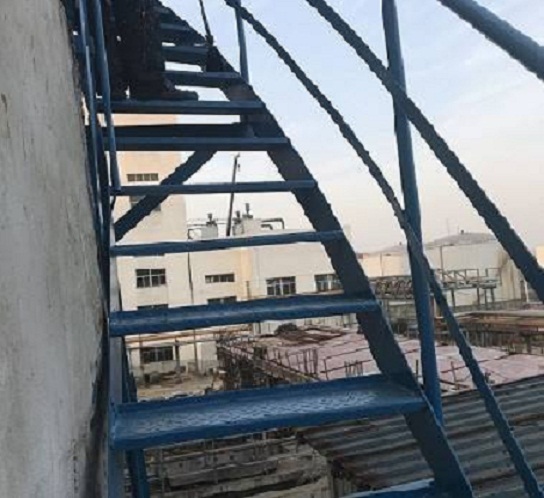 衡水烟囱安装旋转梯：保证质量和安全性的关键要素