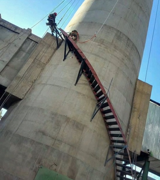 上海烟囱安装旋转梯公司：先进的施工技术