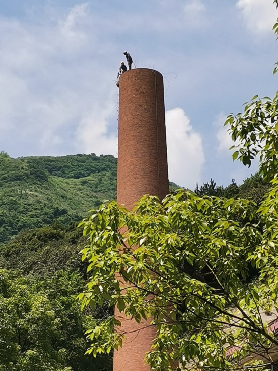 唐山烟囱拆除公司:技术超前的实力商家